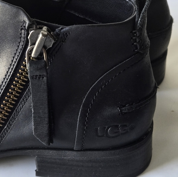 UGG Aureo Black Smooth Leather Ankle Zipper-Up Booties Size 8 - Picture 12 of 16